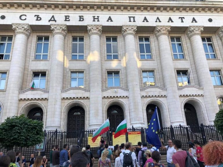 “МлаДа България”: Гешев се занимава с дребни теми, вместо с корупцията по високите етажи