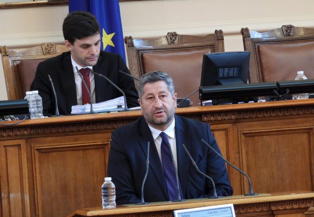 Христо Иванов: Пропагандата по Северна Македония се опитва да легитимира кандидата за третия мандат