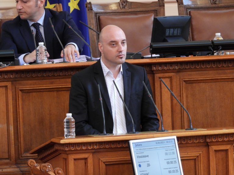 По настояване на “Демократична България” парламентарната правна комисия ще изиска информация от Гешев за Пеевски, Желязков и Терзийски