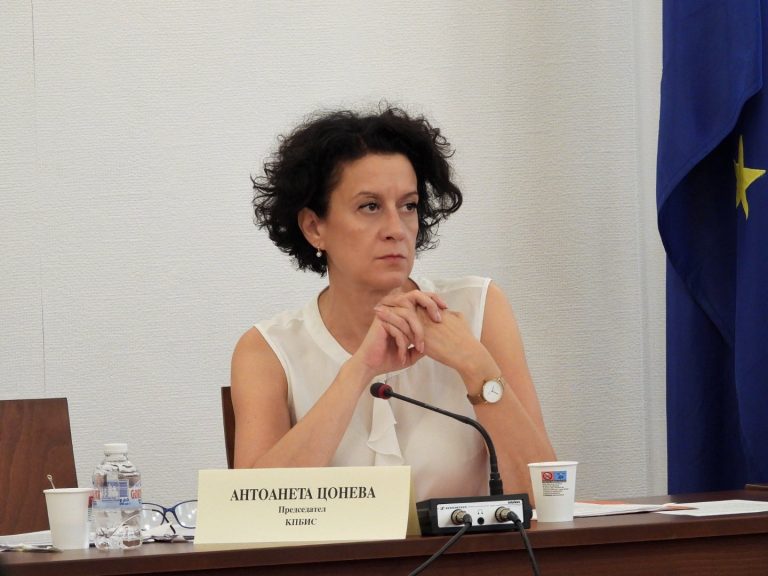 Антоанета Цонева: Подобрихме условията, при които ще работят българските учители зад граница