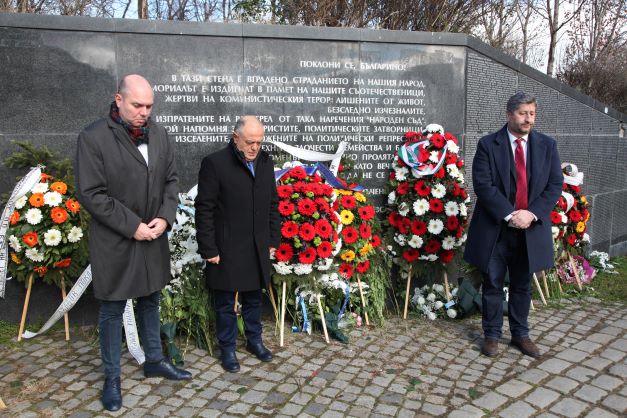 <strong>“Демократична България” почете паметта на жертвите на комунизма</strong>