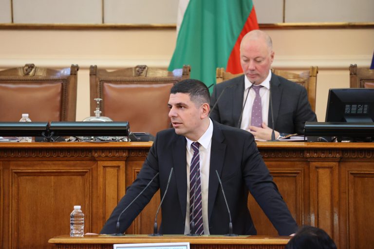 Военният министър след въпрос на Ивайло Мирчев: Твърдението за изпращане на български войски в Украйна е невярно