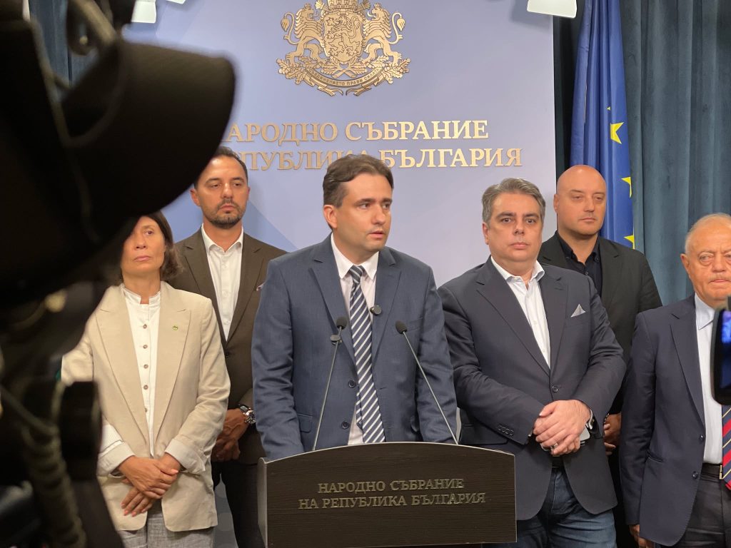 59 депутати от ПП-ДБ, МЕЧ и АПС внесоха вот на недоверие срещу правителството
