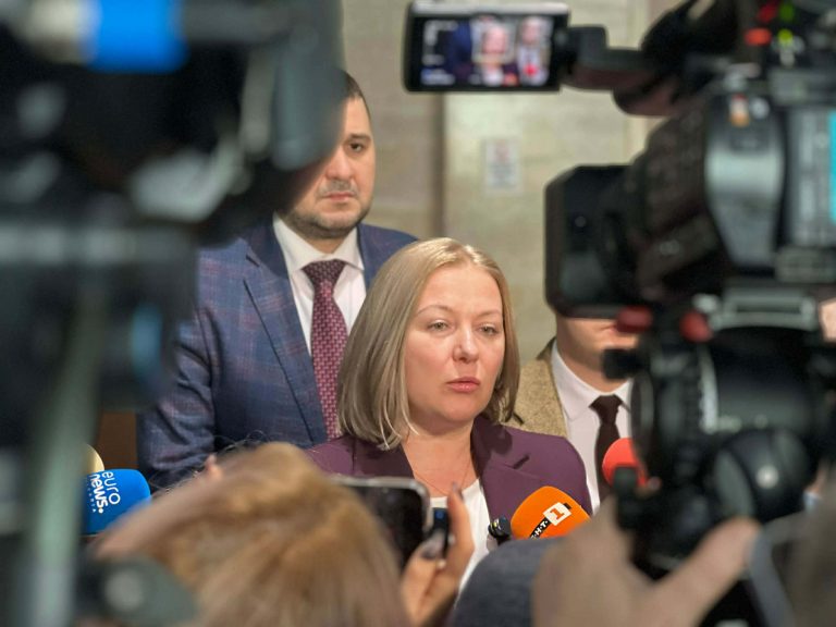 Надежда Йорданова: Извършва се покушение срещу изборните права на българите в чужбина в разрез с Конституцията - призоваваме президента Йотова да наложи вето