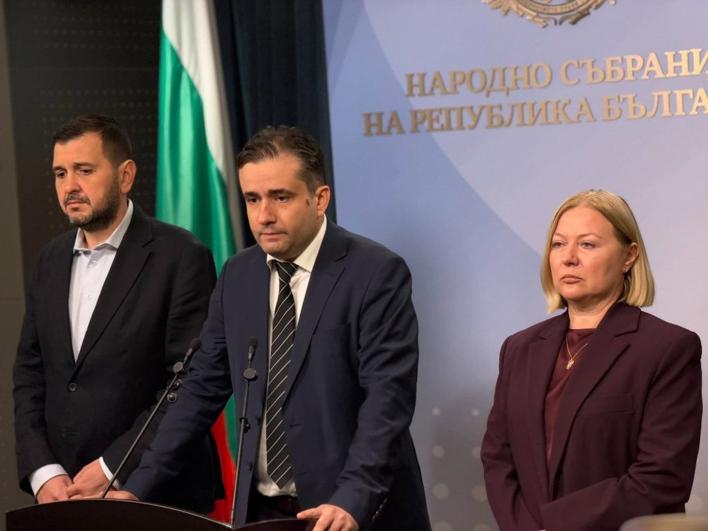 ДБ: Йотова е в ролята на рецидивист, който системно помилва наркотрафиканти и всячески бяга от темата